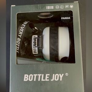 Black and White Women's Accessory
Bx4